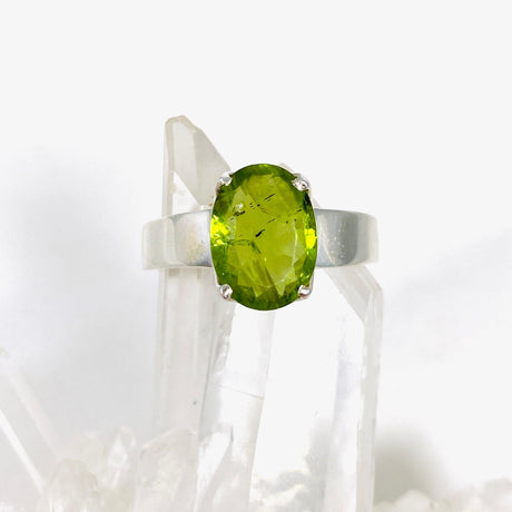 Peridot oval faceted ring s.10 PRGJ292 - Nature's Magick