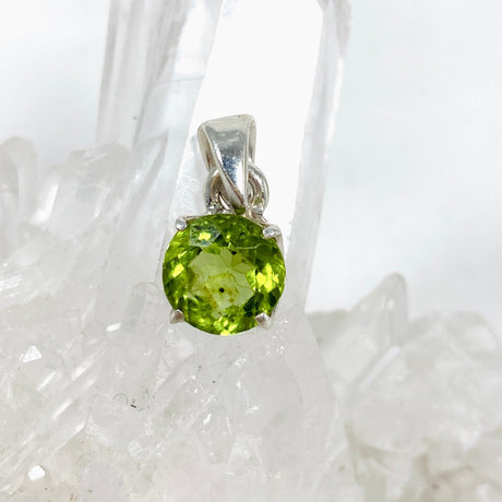 Peridot Round Faceted Pendant PPGJ550 - Nature's Magick