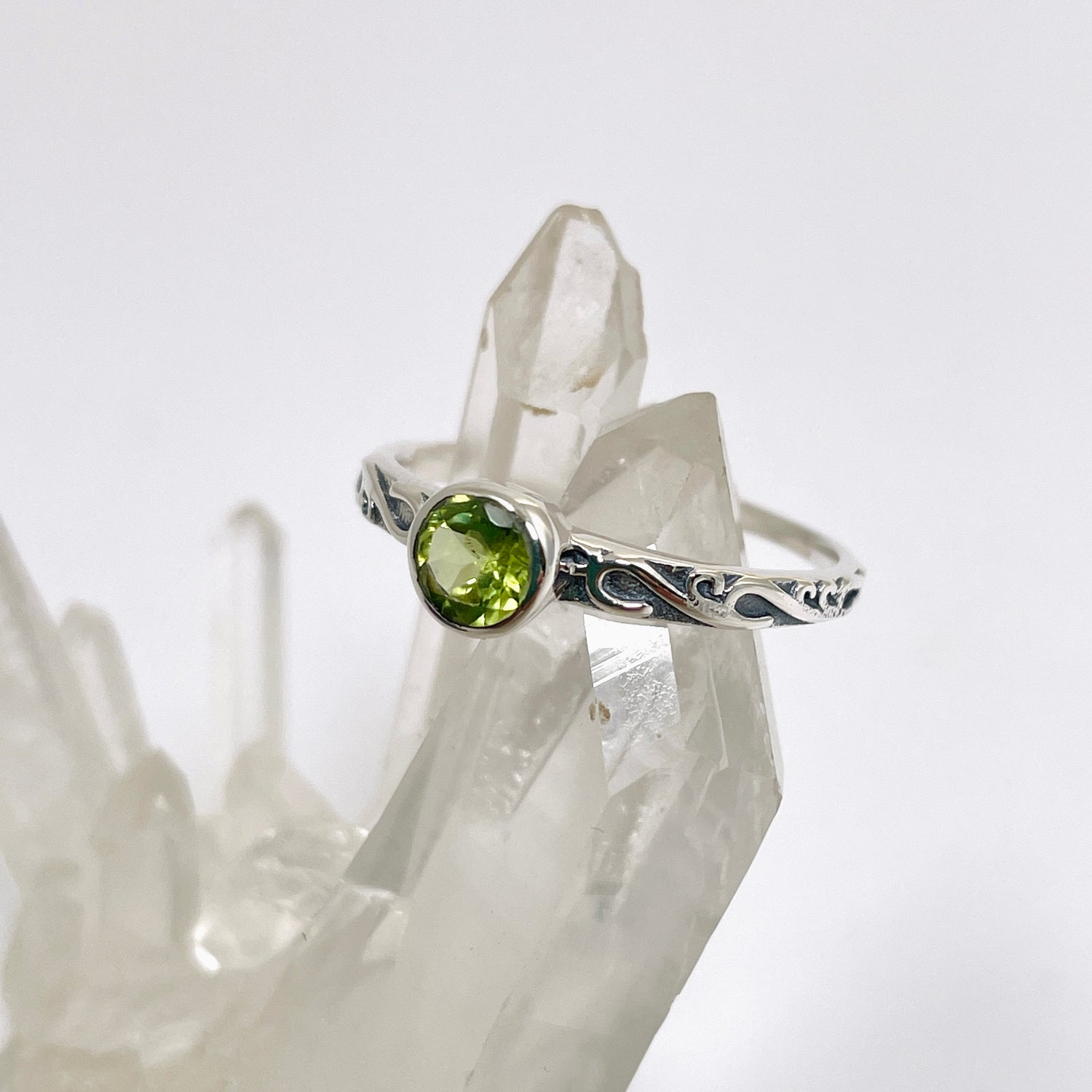 Peridot Round Faceted Ring in a Decorative Setting R4807