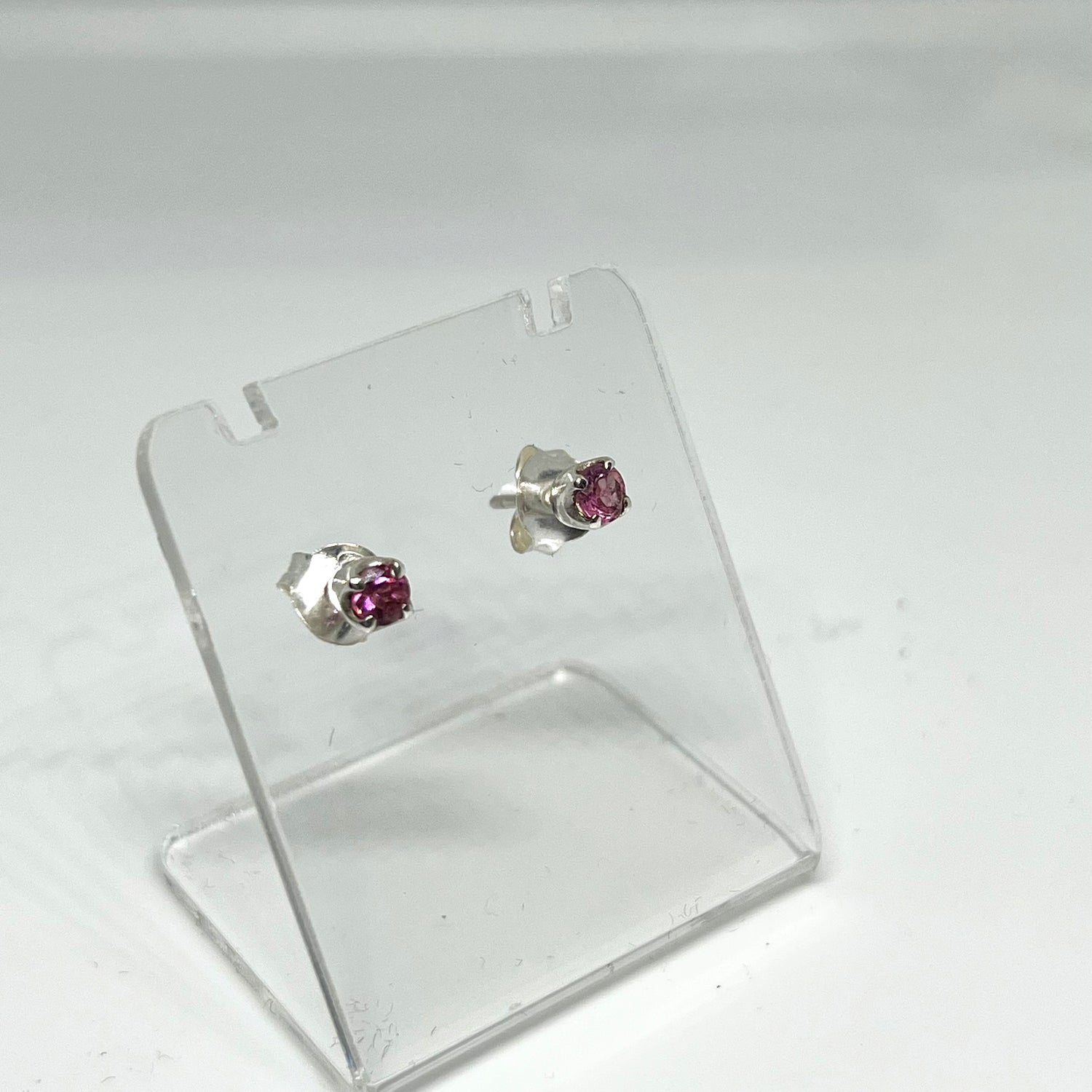 Pink Tourmaline Round Faceted Gemstone 4-claw Set Stud Earring PSE007