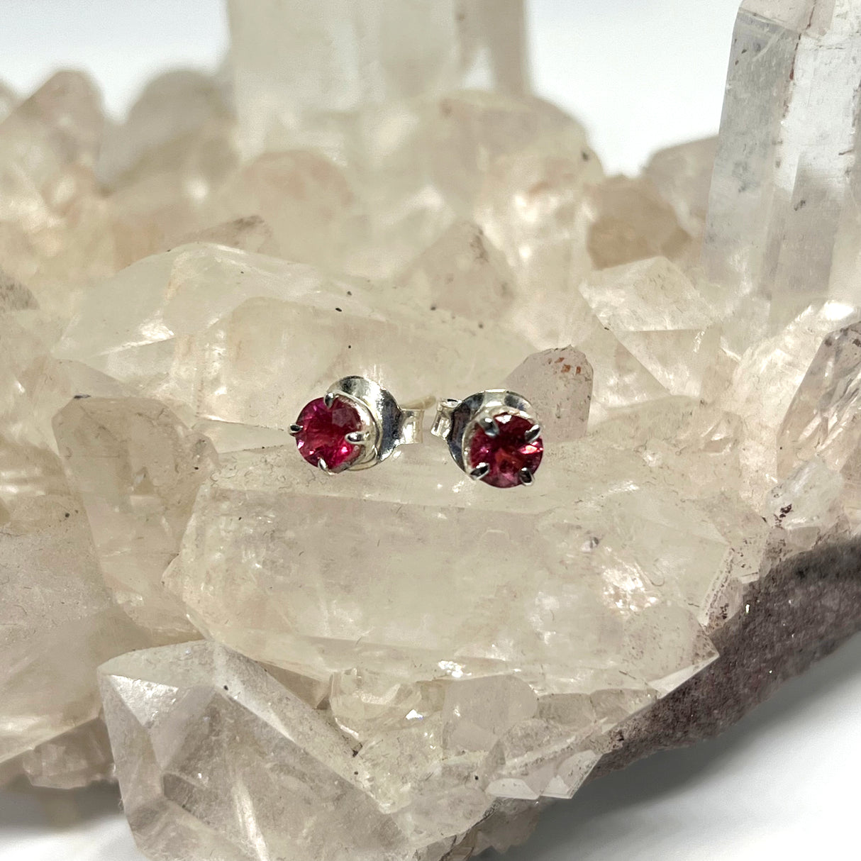 Pink Tourmaline Round Faceted Gemstone 4-claw Set Stud Earring PSE007