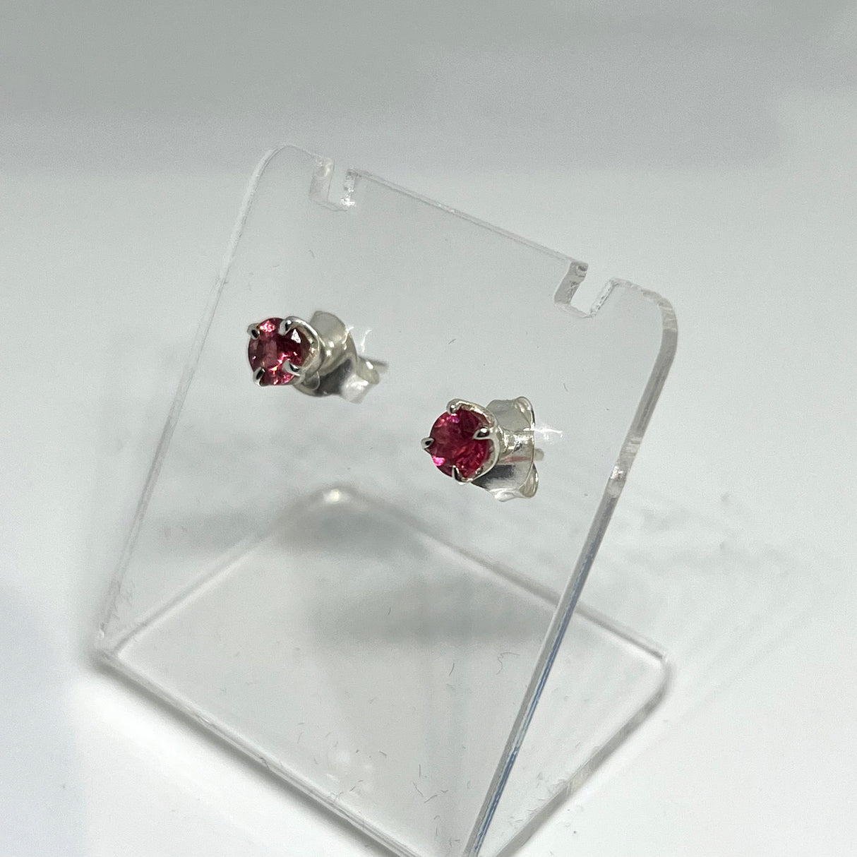 Pink Tourmaline Round Faceted Gemstone 4-claw Set Stud Earring PSE007