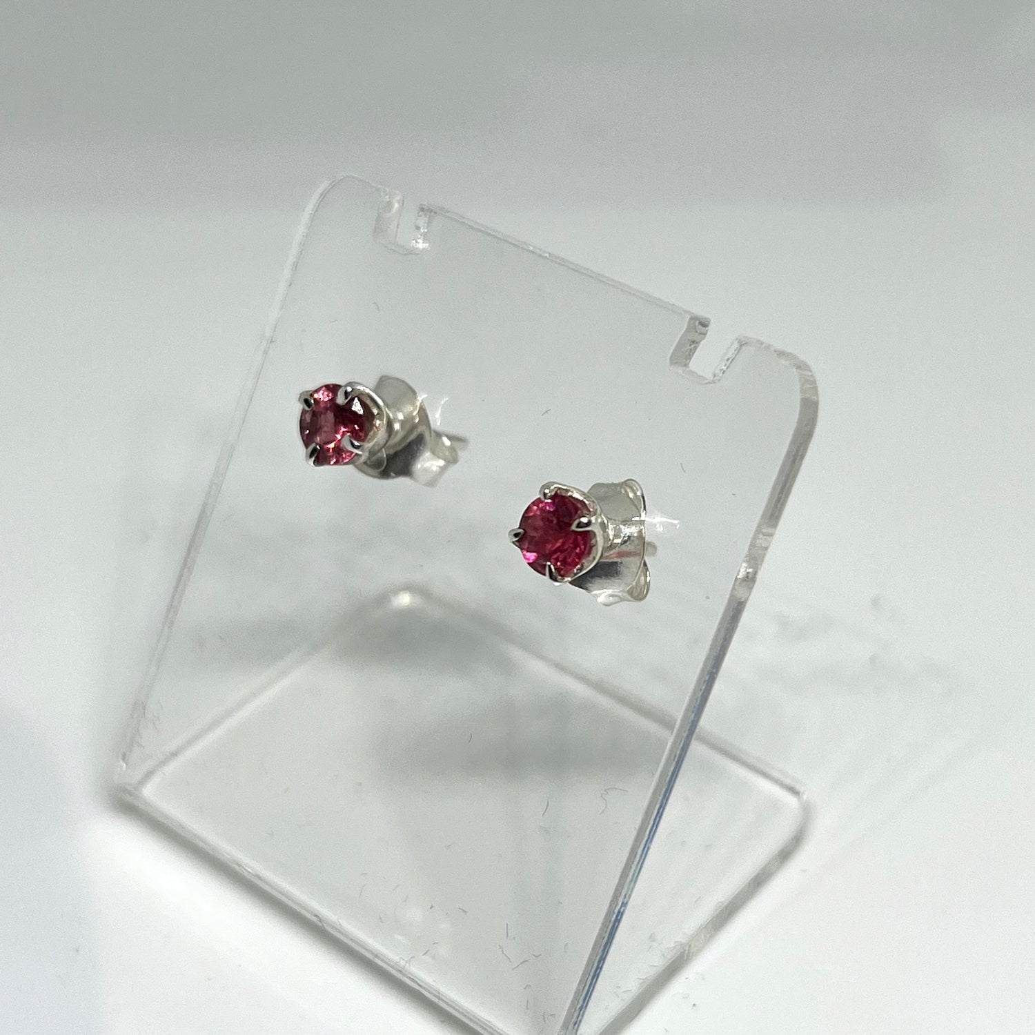 Pink Tourmaline Round Faceted Gemstone 4-claw Set Stud Earring PSE007