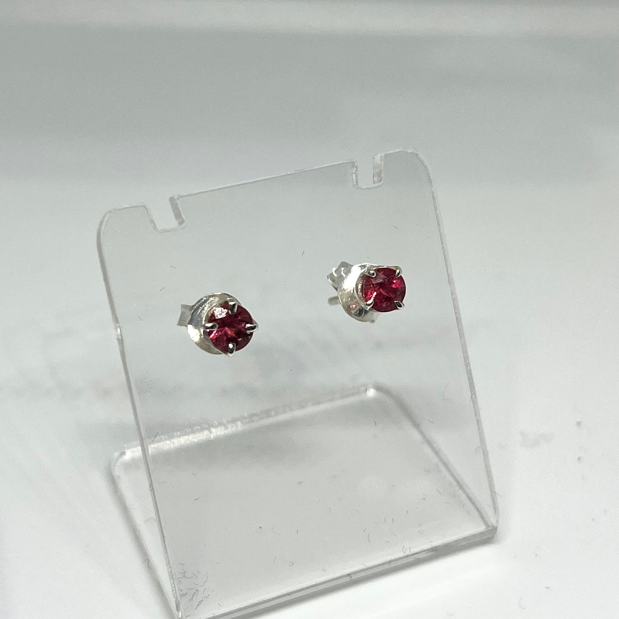 Pink Tourmaline Round Faceted Gemstone 4-claw Set Stud Earring PSE007