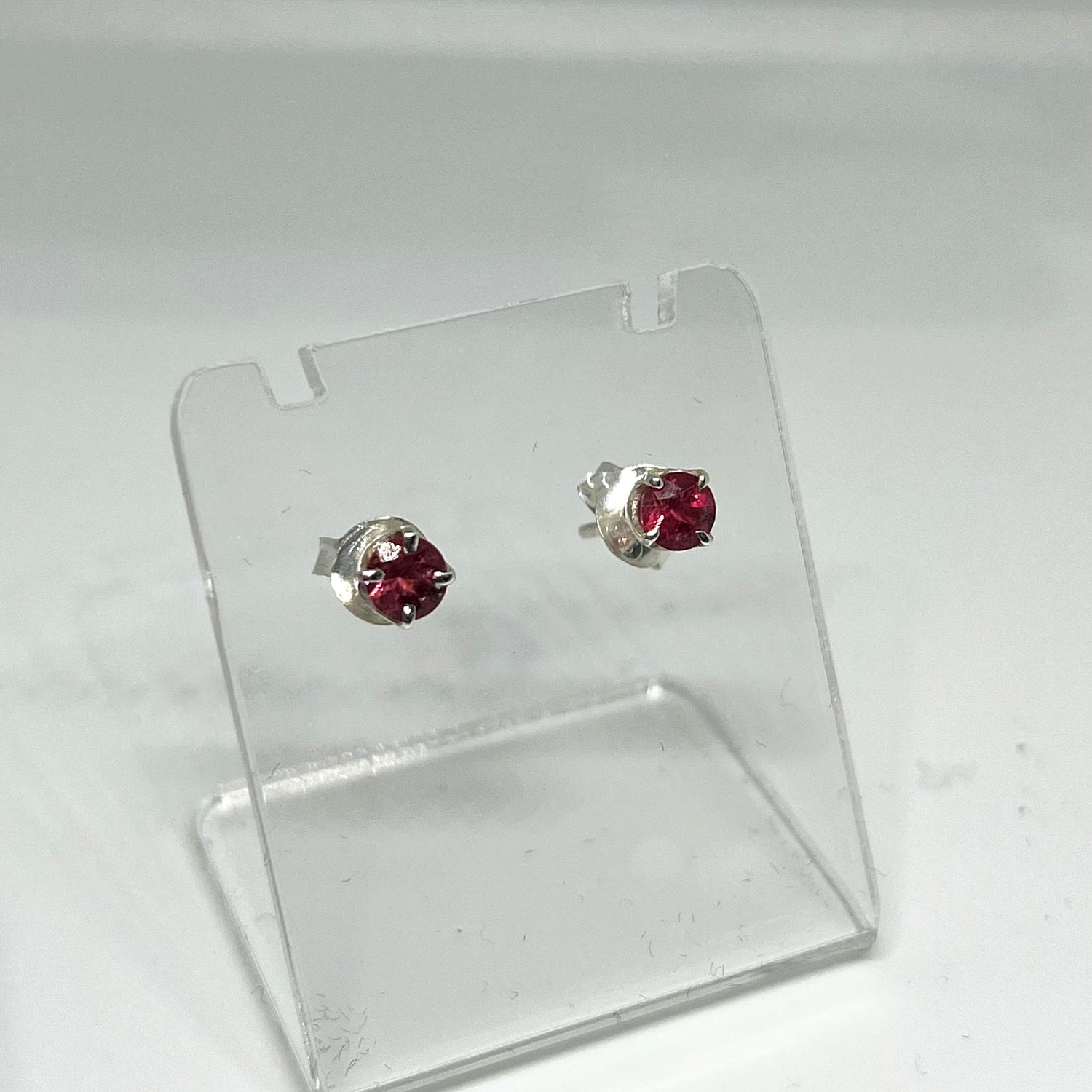 Pink Tourmaline Round Faceted Gemstone 4-claw Set Stud Earring PSE007