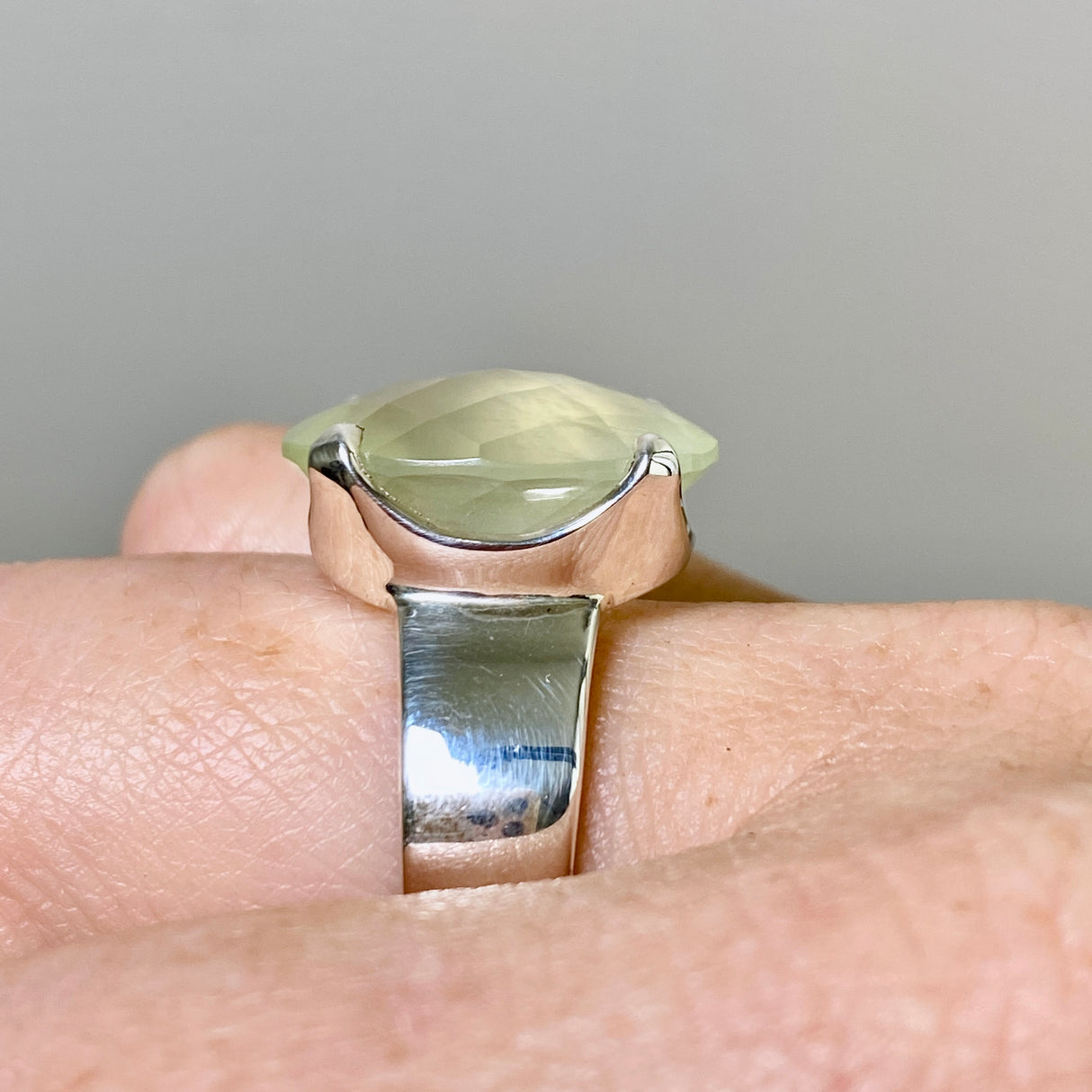 Prehnite Oval Checkerboard Faceted Ring Size 10 PRGJ861