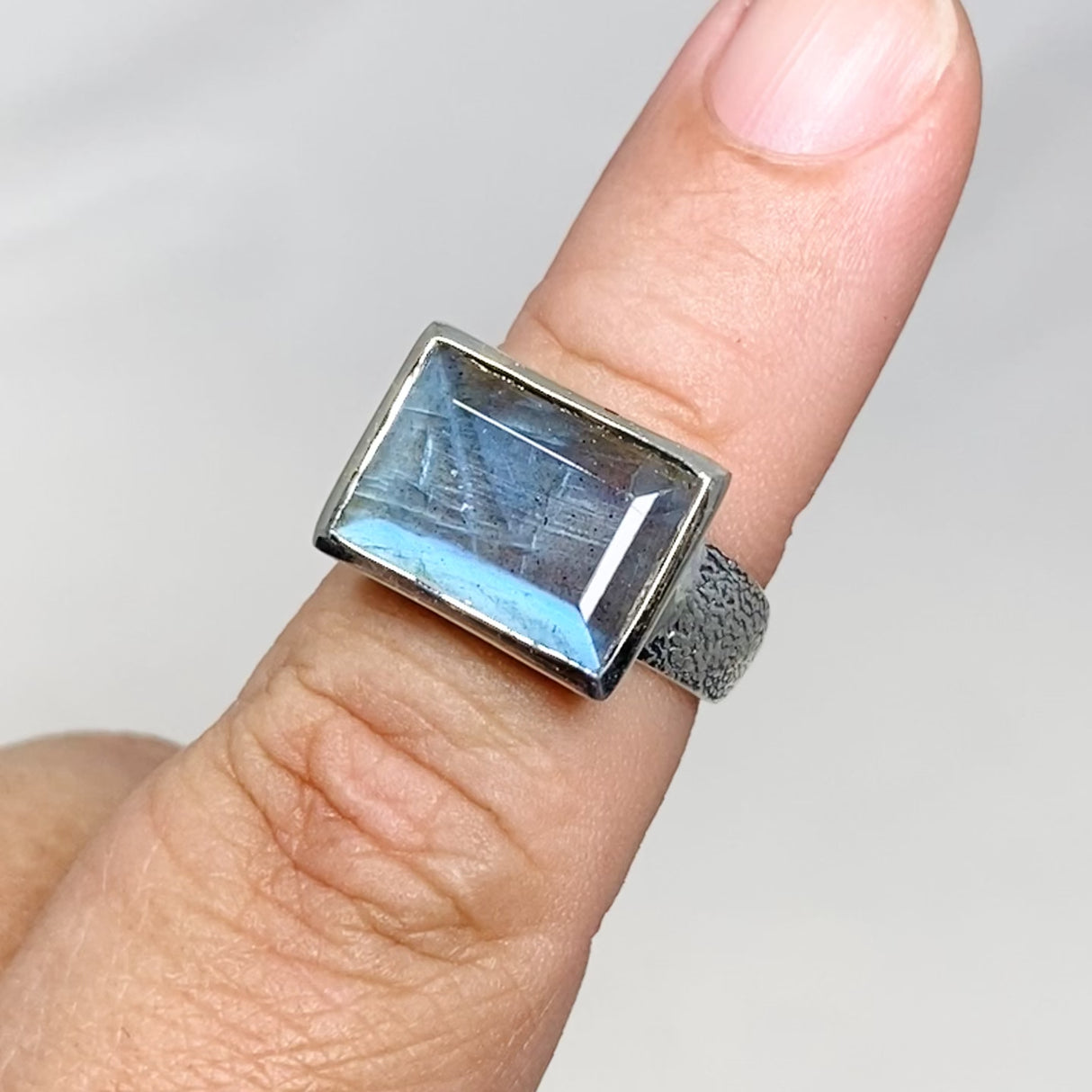 Labradorite Faceted Rectangular Ring with a Decorative Band R4794