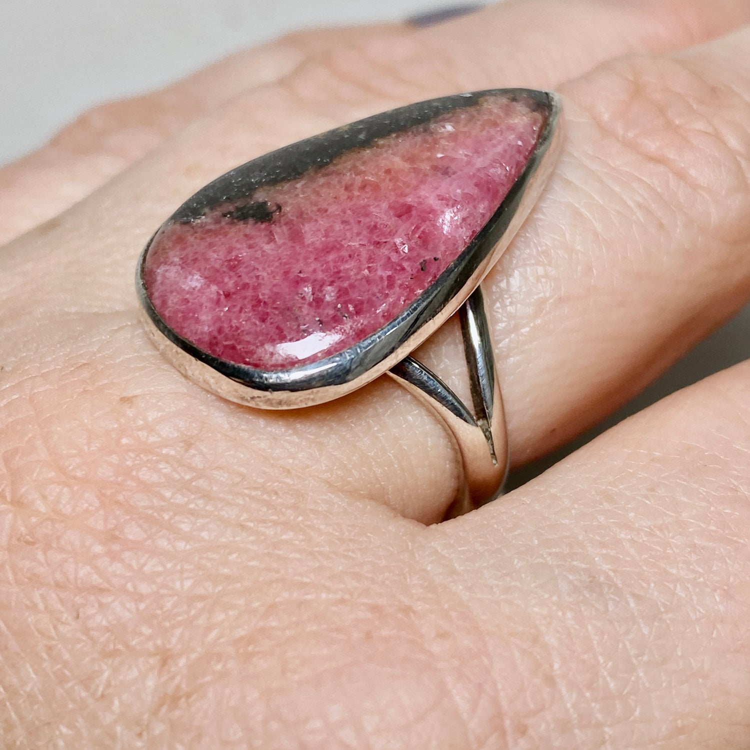 Rhodonite teardrop cabochon ring s.8 KRGJ1496