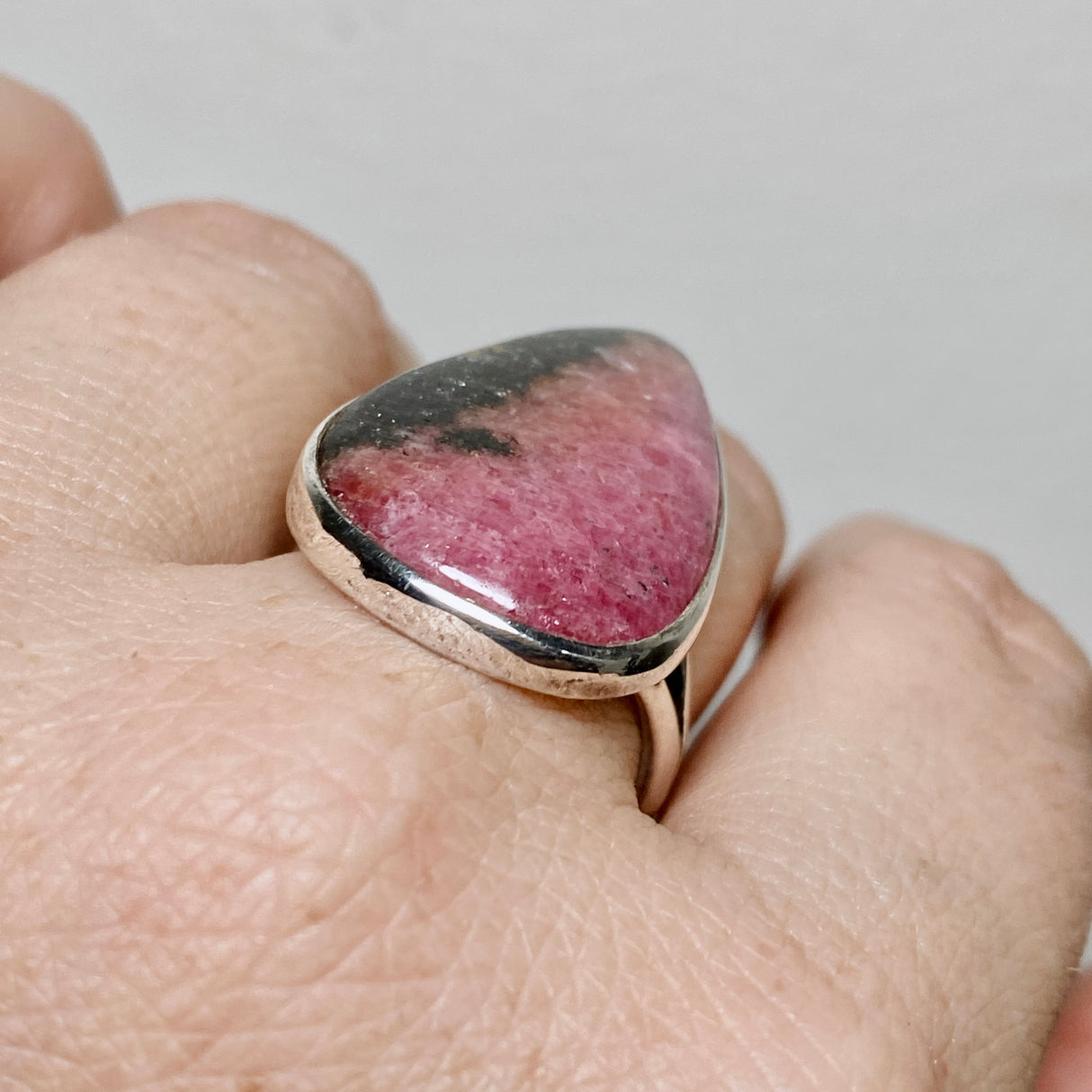 Rhodonite teardrop cabochon ring s.8 KRGJ1496