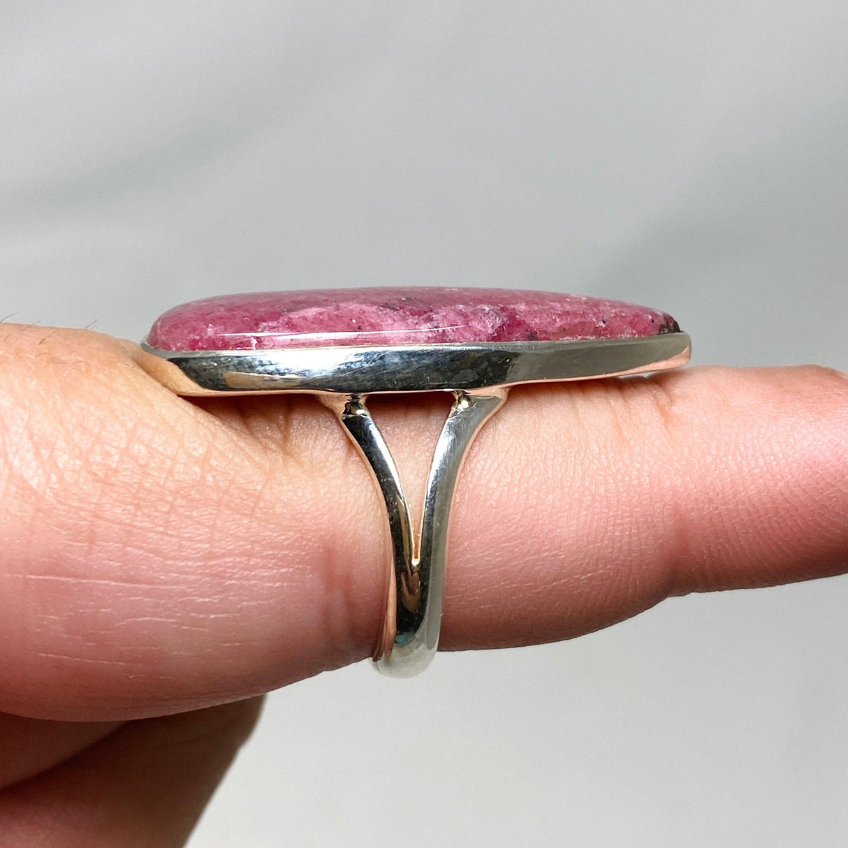 Rhodonite Teardrop Split Ring Size 8 KRGJ3215 - Nature's Magick