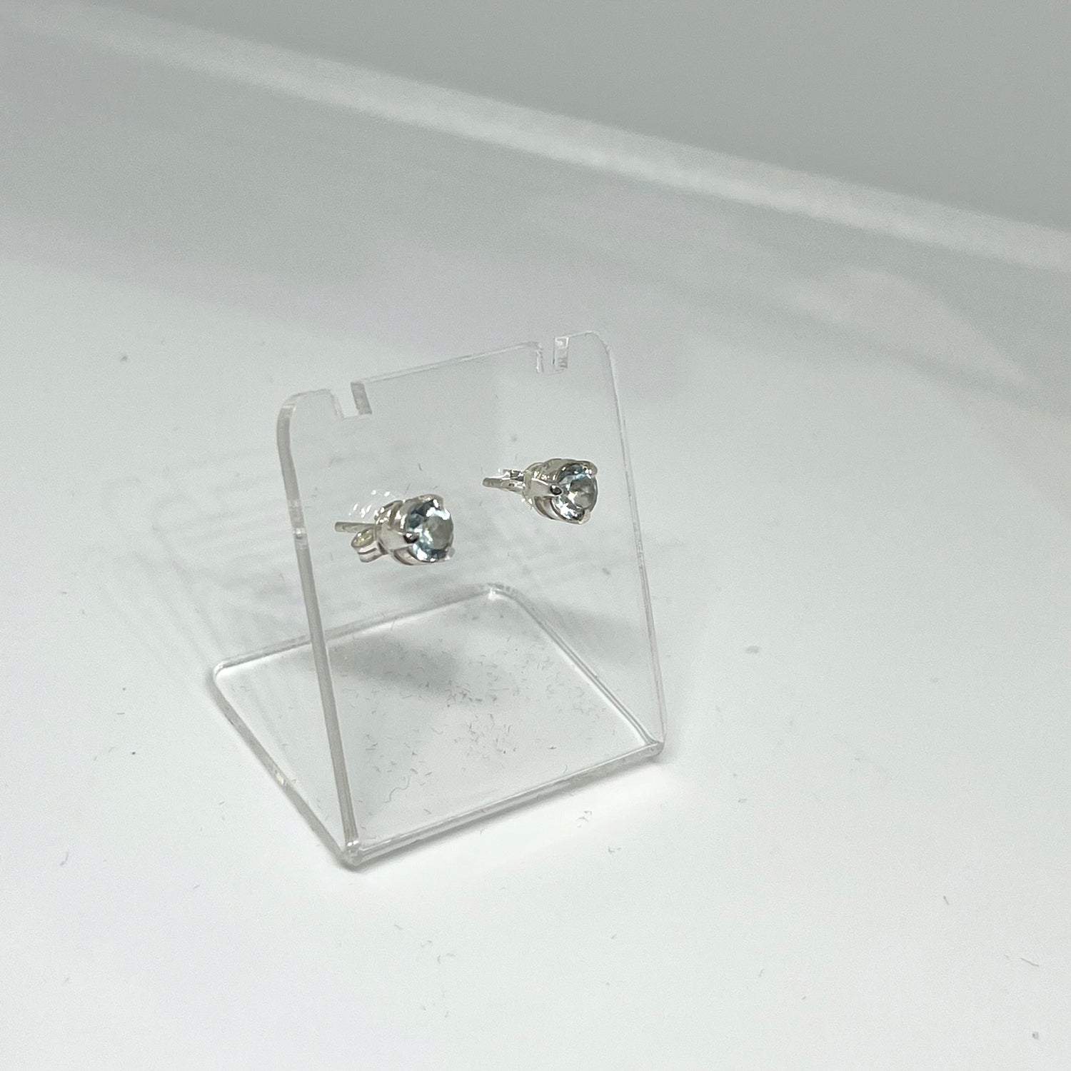 Round Faceted Gemstone Decorative 3-claw Set Stud Earrings 5mm PSE028