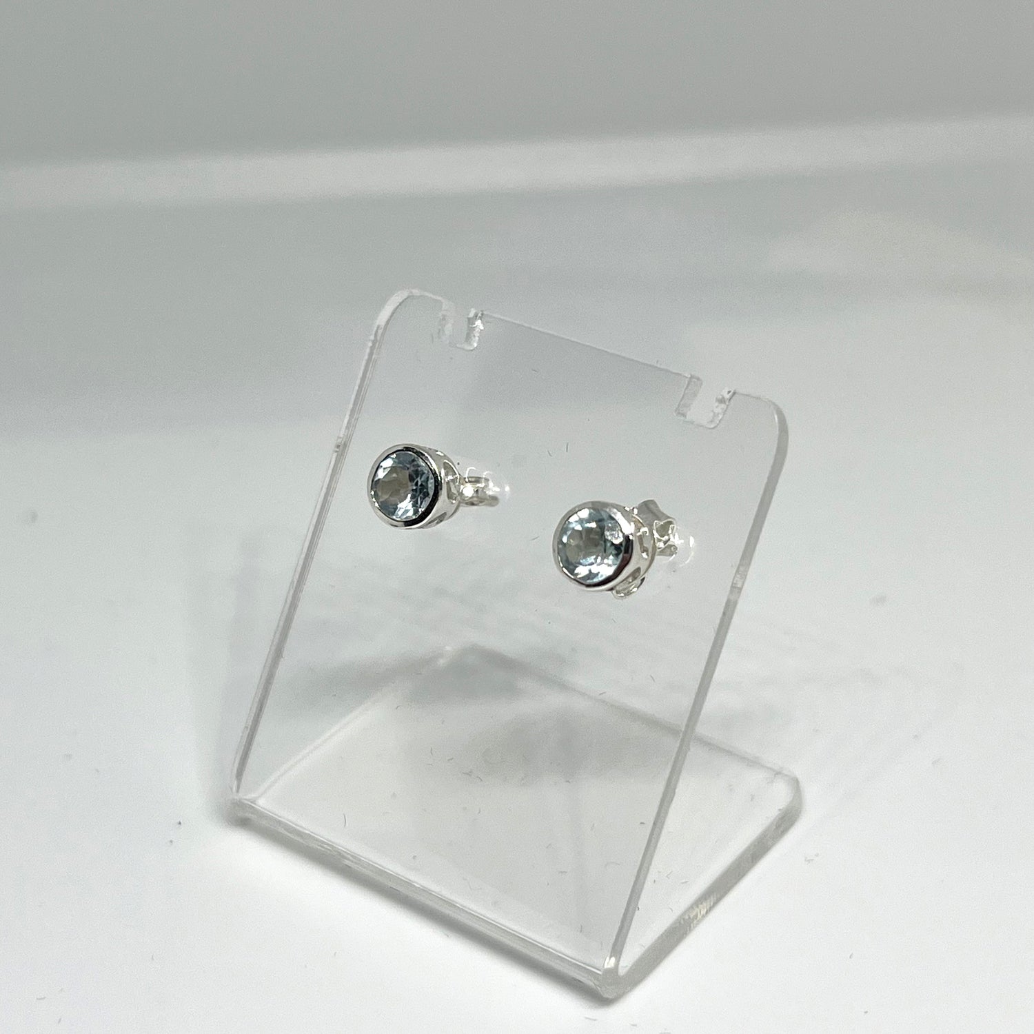 Round Faceted Gemstone Decorative Bezel Set Stud Earrings 5mm PSE002