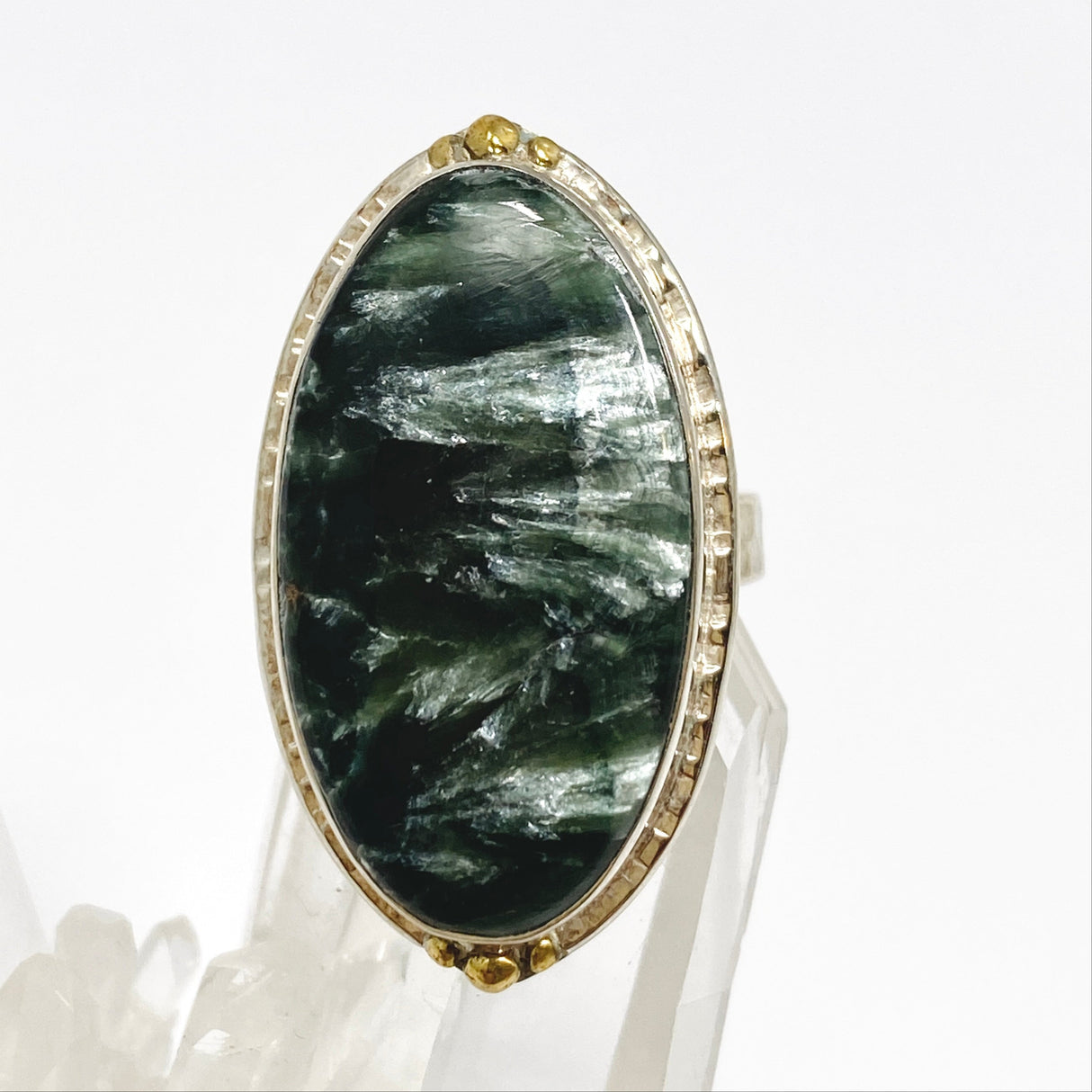 Seraphinite Oval Cabochon Ring in a Decorative Setting Size 9 KRGJ3393