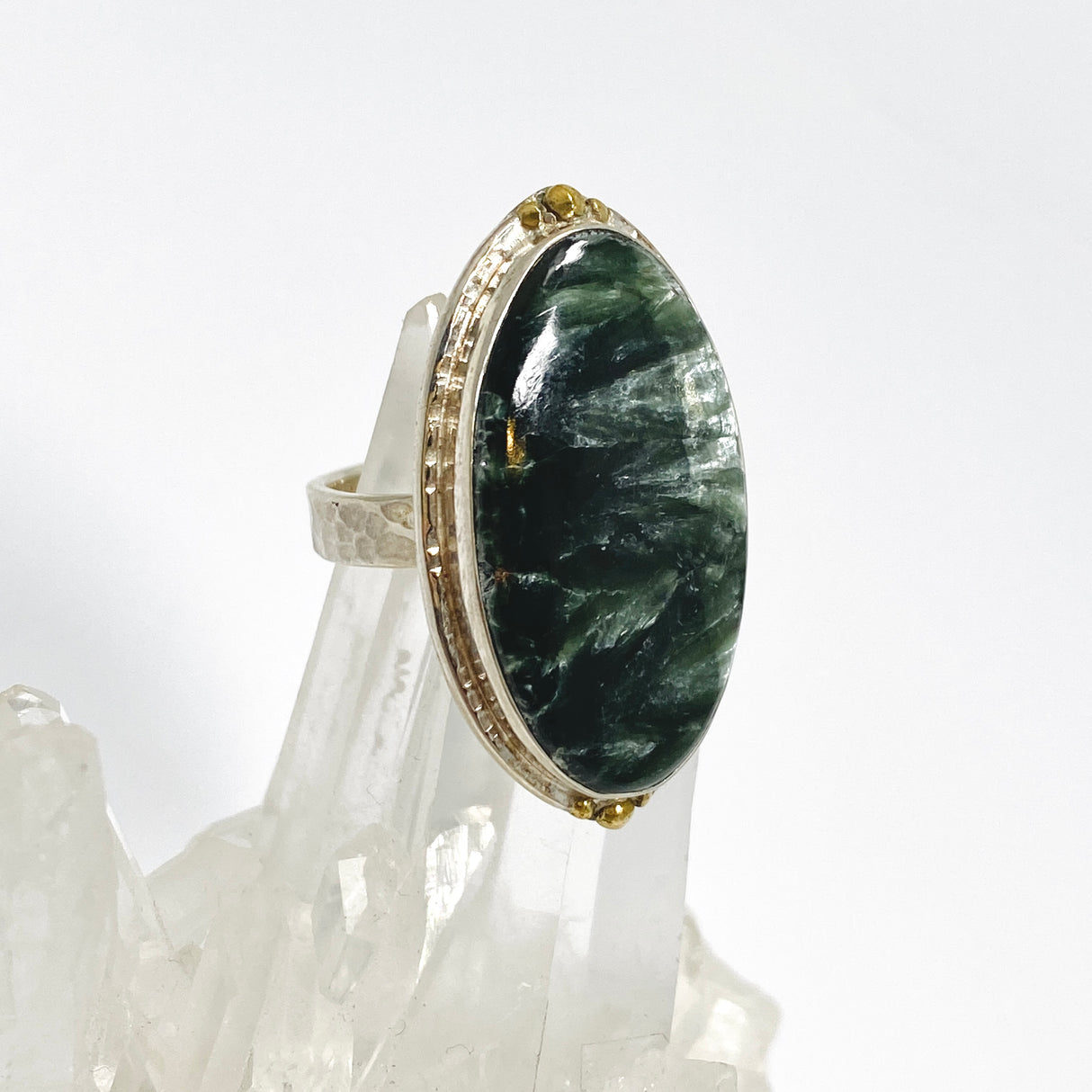 Seraphinite Oval Cabochon Ring in a Decorative Setting Size 9 KRGJ3393