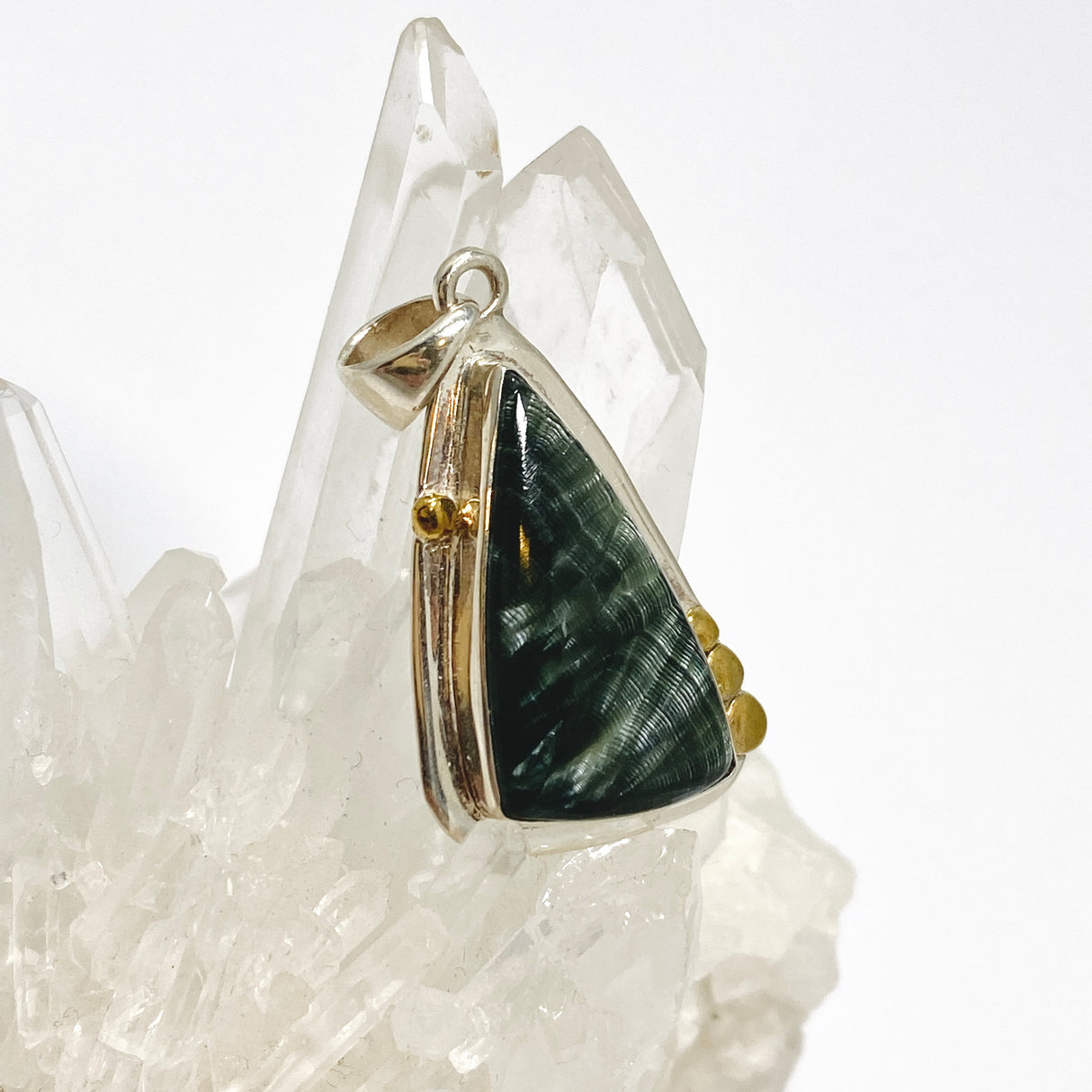 Seraphinite Freeform Cabochon Pendant in a Decorative Setting KPGJ4846