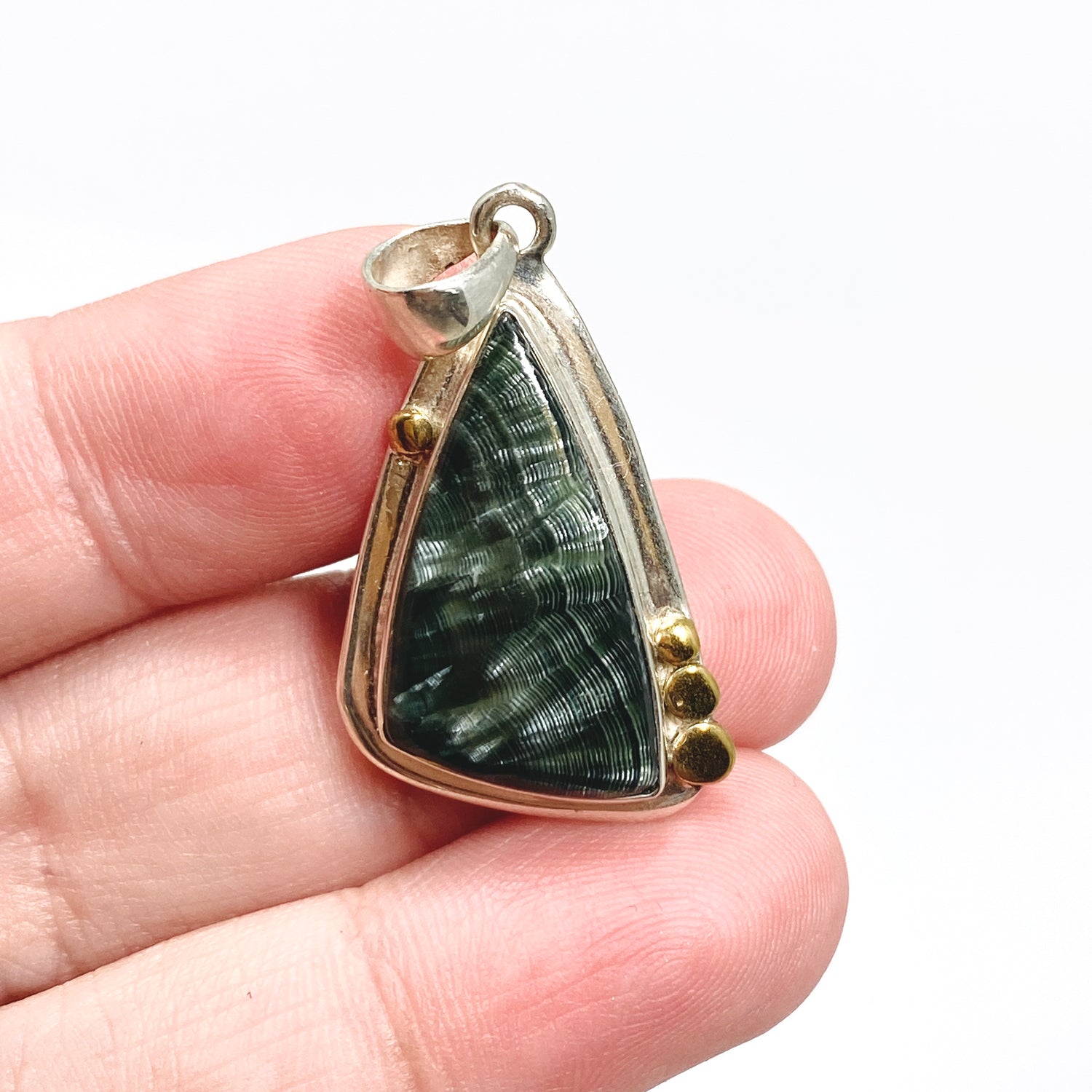 Seraphinite Freeform Cabochon Pendant in a Decorative Setting KPGJ4846