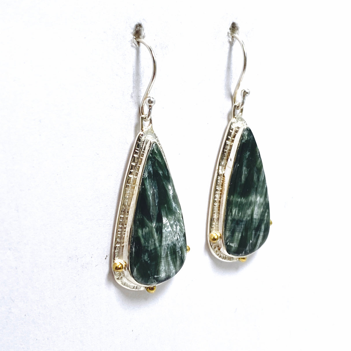 Seraphinite Teardrop Cabochon Earrings in a Decorative Setting KEGJ1562