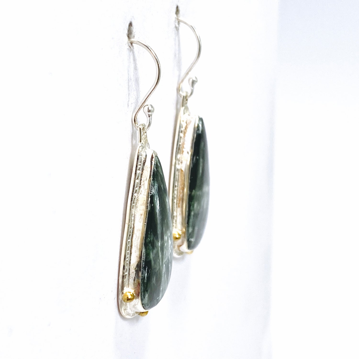 Seraphinite Teardrop Cabochon Earrings in a Decorative Setting KEGJ1562
