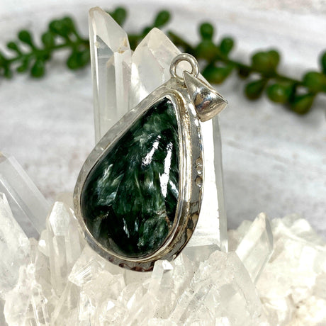 Seraphinite teardrop cabochon pendant with beaten banding KPGJ2512 - Nature's Magick