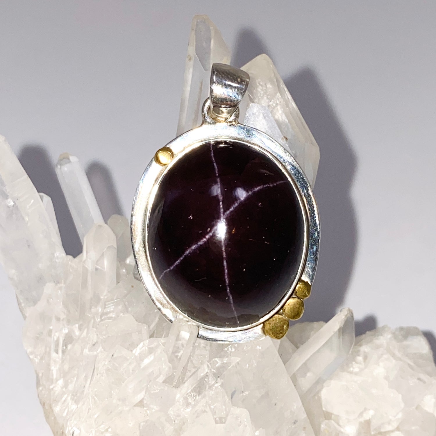Star Garnet Oval Cabochon Pendant in a Decorative Setting KPGJ4848