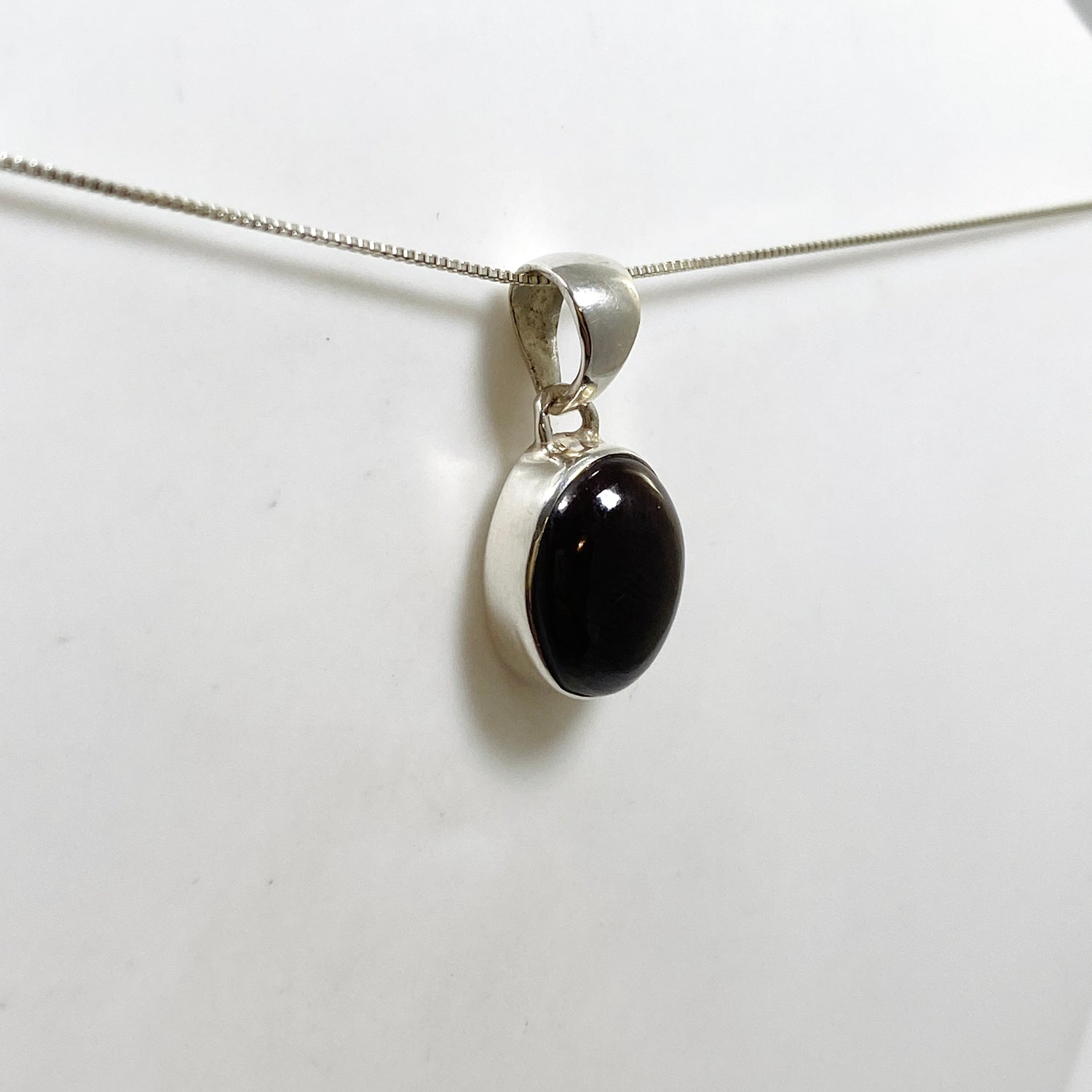 Star Garnet Oval Cabochon Pendant KPGJ4847