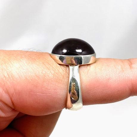 Star Garnet Oval Ring Size 9 KRGJ3137 - Nature's Magick