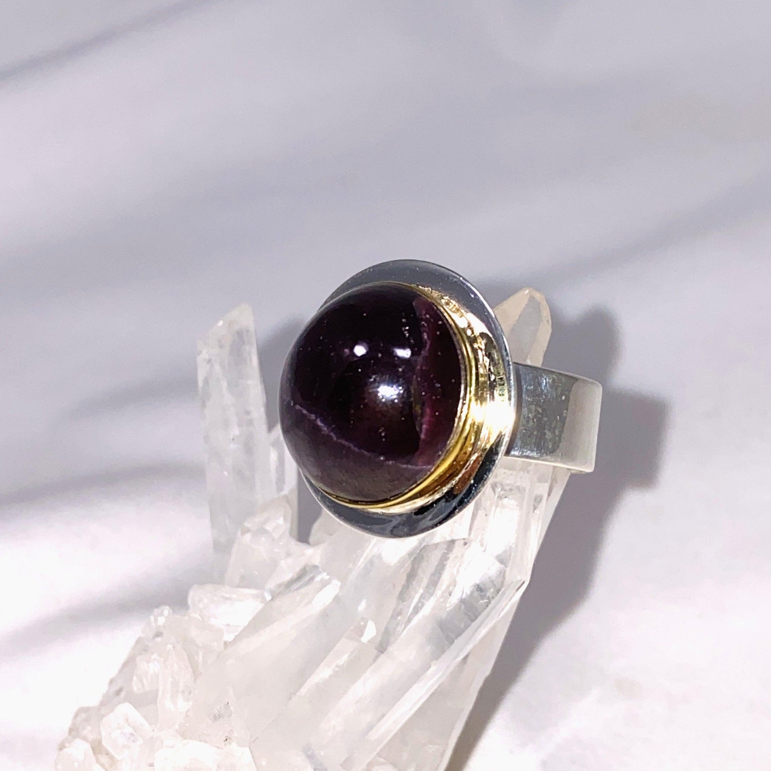 Star Garnet Round Ring with Brass Detailing Size 10 KRGJ3133 - Nature's Magick