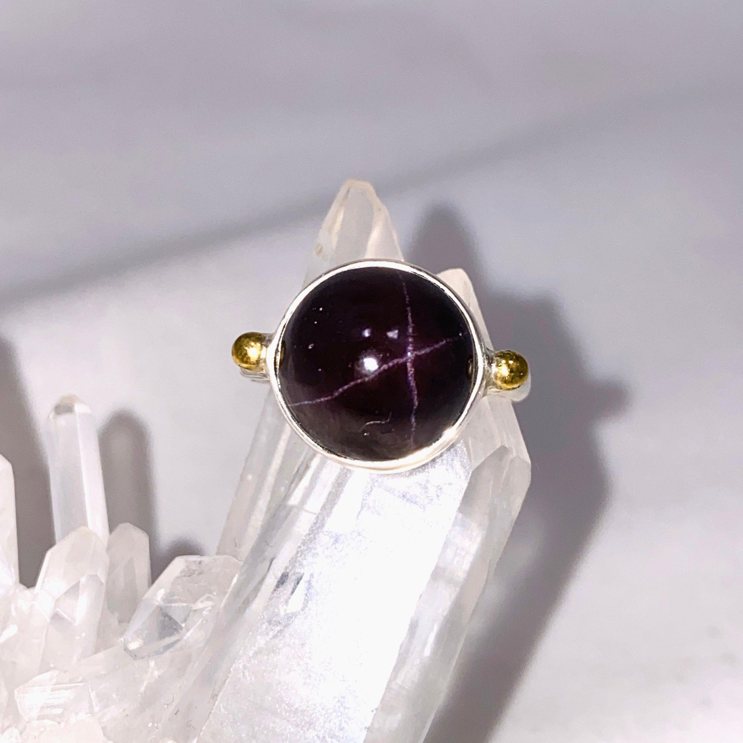 Star Garnet Round Ring with Brass Detailing Size 9 KRGJ3132 - Nature's Magick