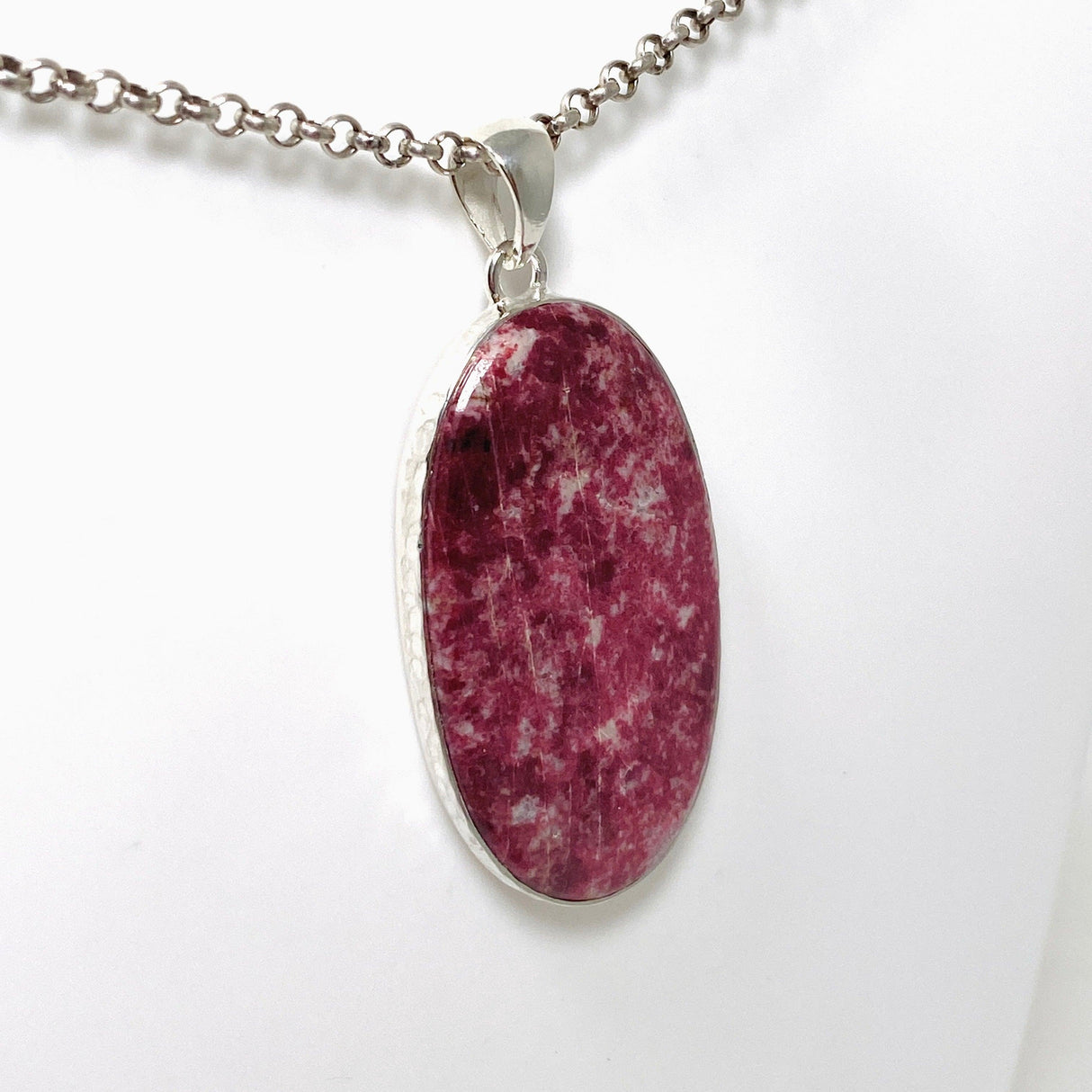 Thulite Oval Pendant in a Hammered Setting KPGJ4483 - Nature's Magick