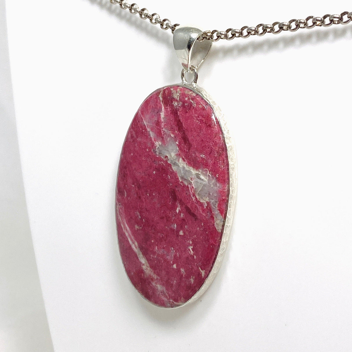 Thulite Oval Pendant in a Hammered Setting KPGJ4484 - Nature's Magick