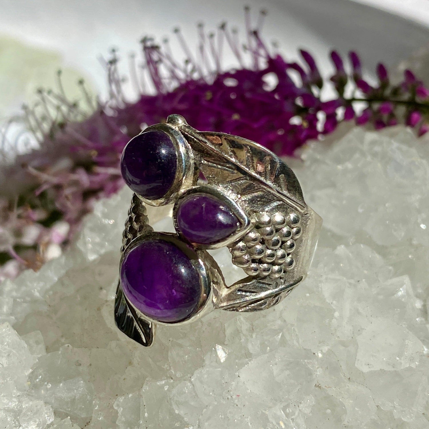 Amethyst triple stone detailed banded ring s.9 SSGJ55 - Nature's Magick