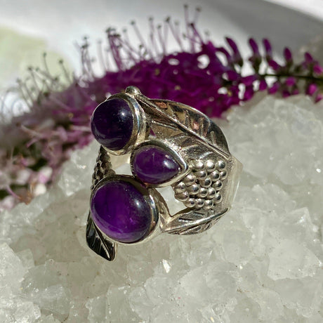 Amethyst triple stone detailed banded ring s.9 SSGJ55 - Nature's Magick