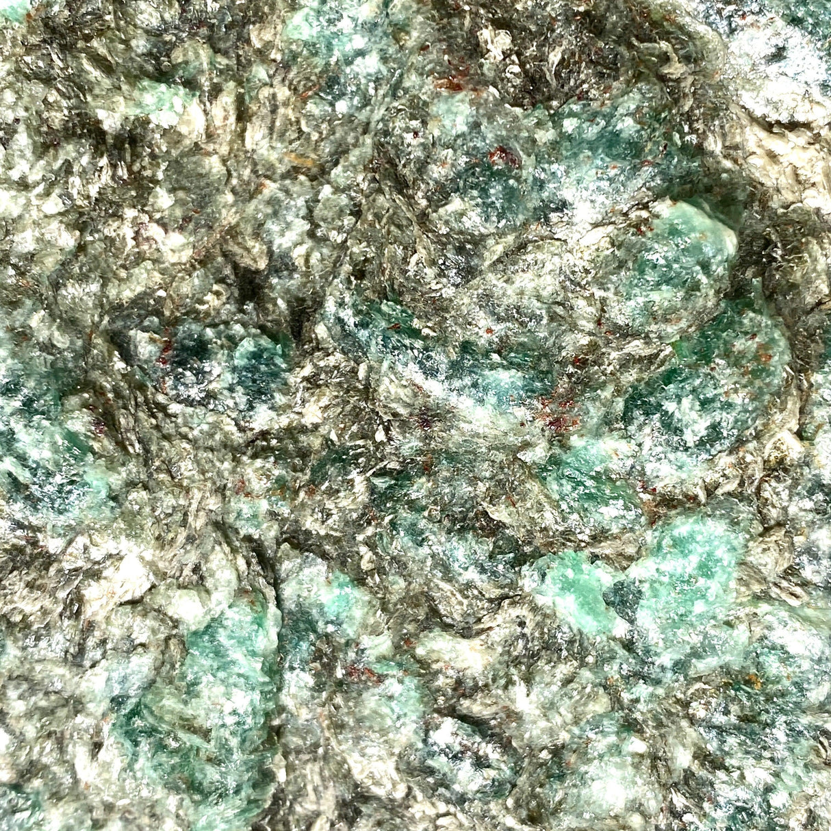 Emerald raw cluster CR2395 - Nature's Magick