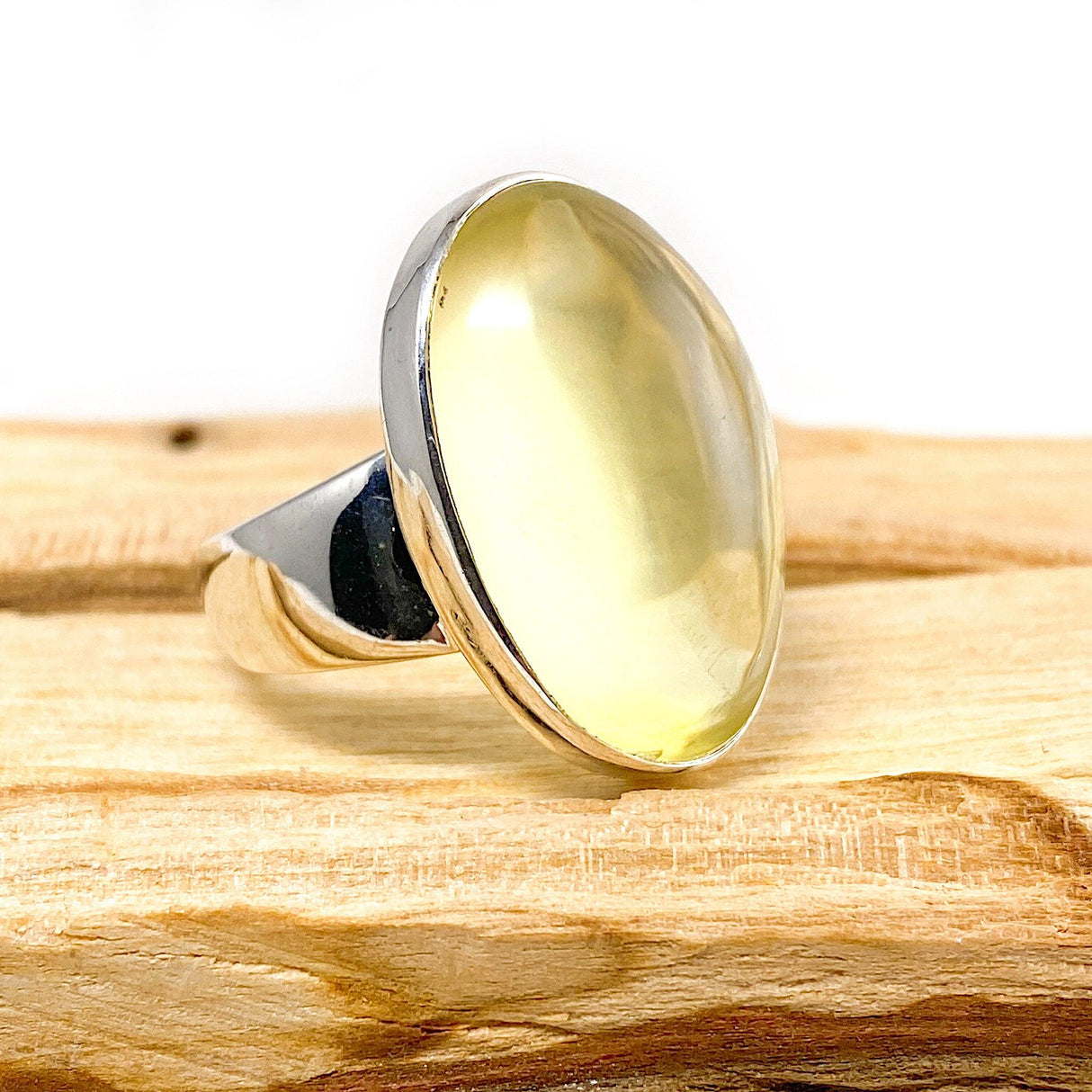 Lemon Quartz oval ring s. 8 KRGJ1443 - Nature's Magick