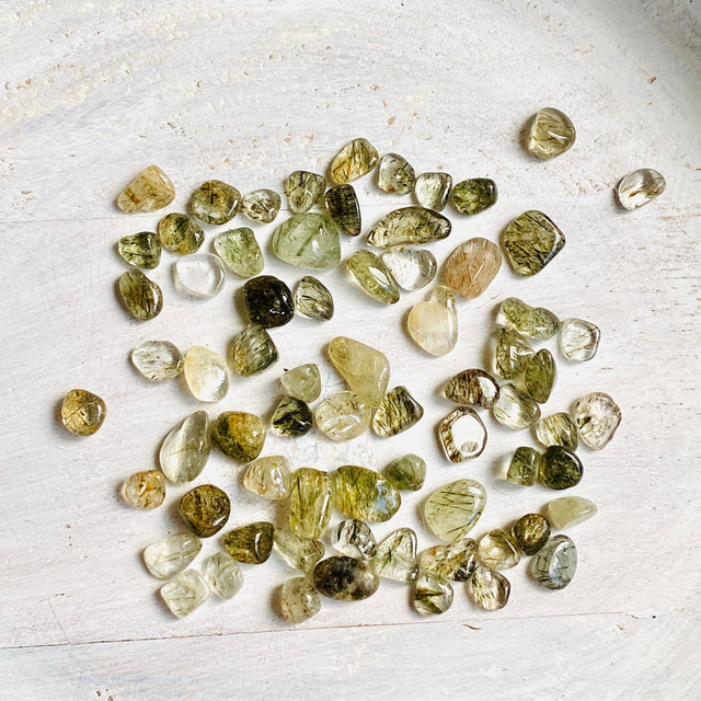 Mini tumbled stones (Chips) 50g - Epidote in Quartz - Nature's Magick
