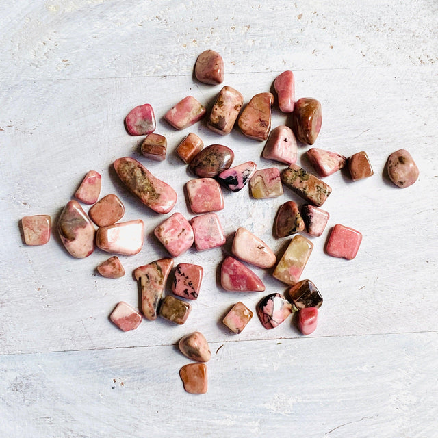 Mini tumbled stones (Chips) 50g - Rhodonite - Nature's Magick