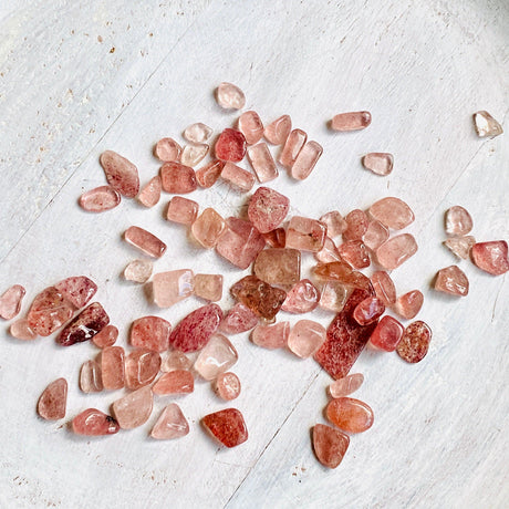 Mini tumbled stones (Chips) 50g - Strawberry Quartz - Nature's Magick
