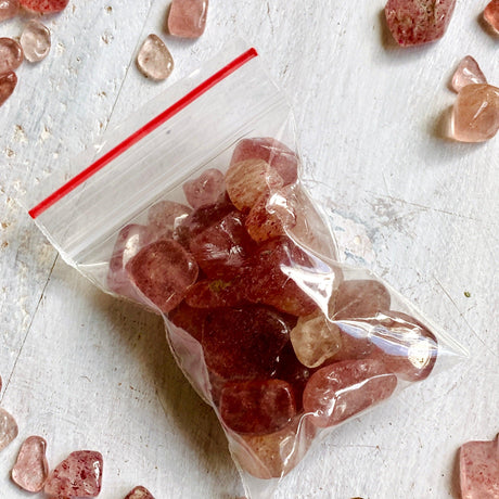 Mini tumbled stones (Chips) 50g - Strawberry Quartz - Nature's Magick