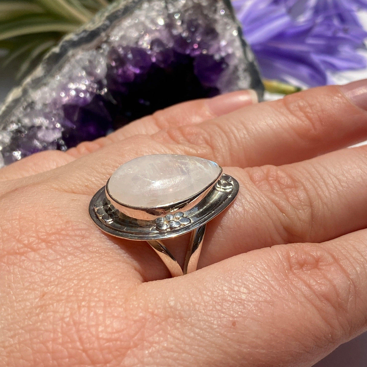 Moonstone teardrop split band ring with a decorative setting s.8 KRGJ350 - Nature's Magick