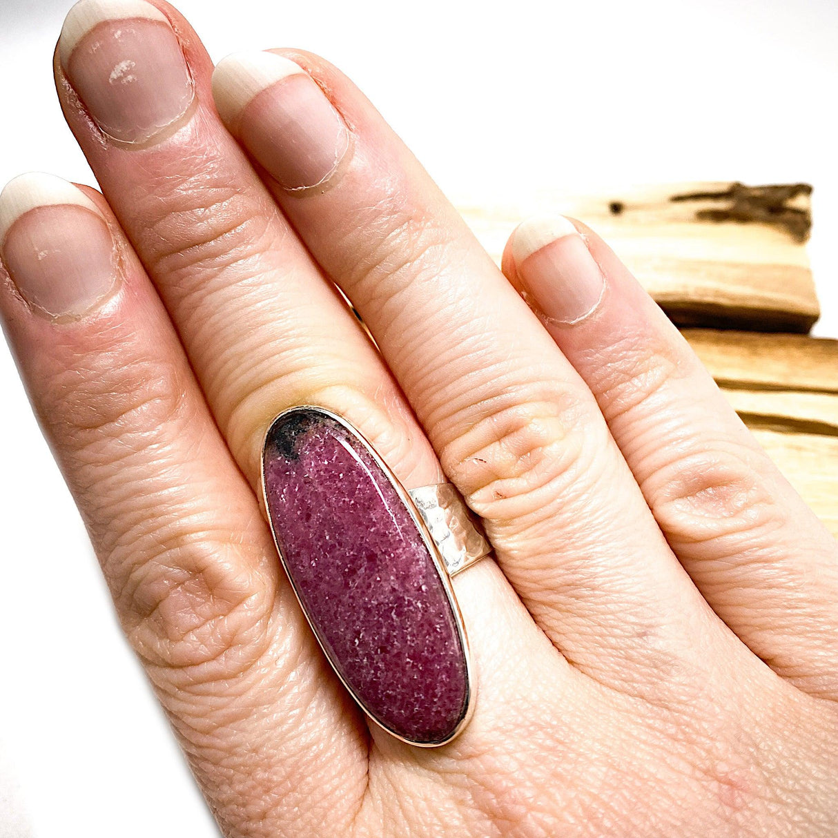 Rhodonite long cabochon oval ring with beaten band s.11 KRGJ701 - Nature's Magick