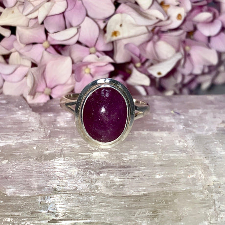 Star Ruby oval ring s.11 KRGJ2507 - Nature's Magick