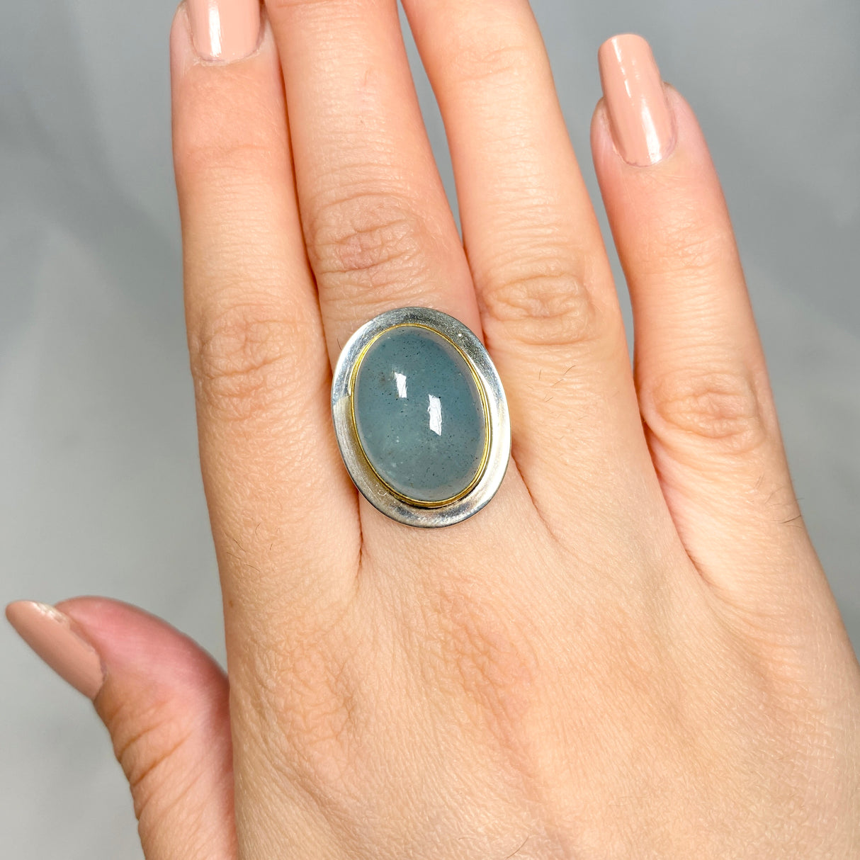 Aquamarine oval ring with gold detailing s.7 KRGJ2882