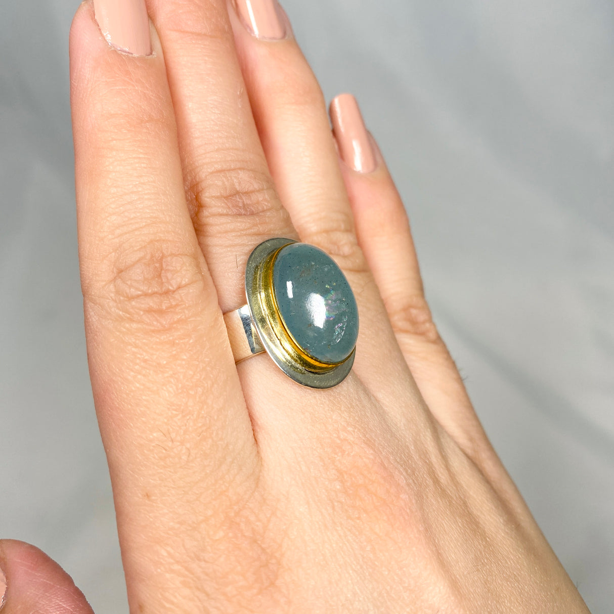 Aquamarine oval ring with gold detailing s.7 KRGJ2882