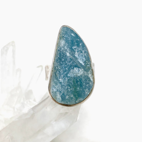 Aquamarine raw teardrop ring with beaten band s.7 KRGJ1362