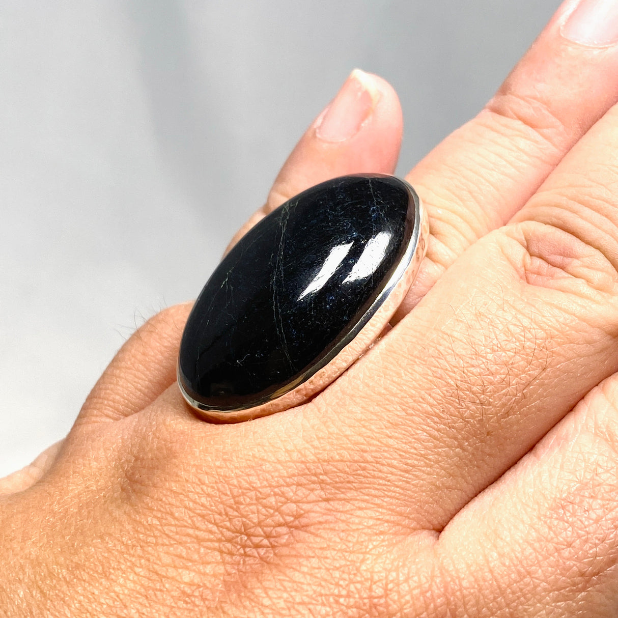 Black Tourmaline Oval Hammered Band Ring Size 11 KRGJ2876