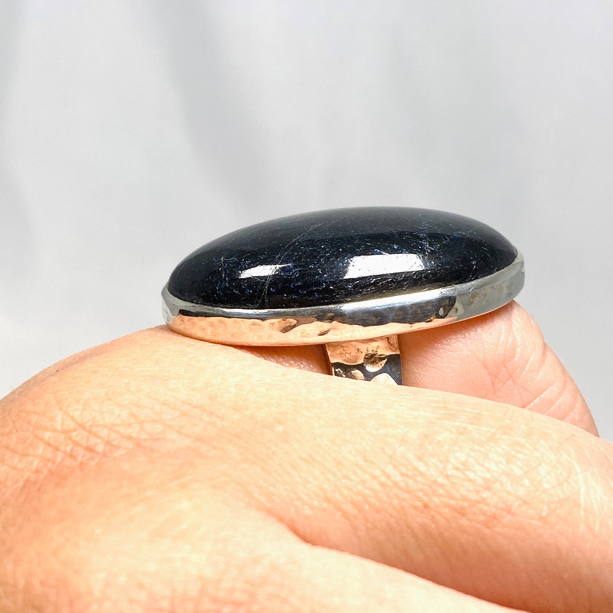 Black Tourmaline Oval Hammered Band Ring Size 11 KRGJ2876