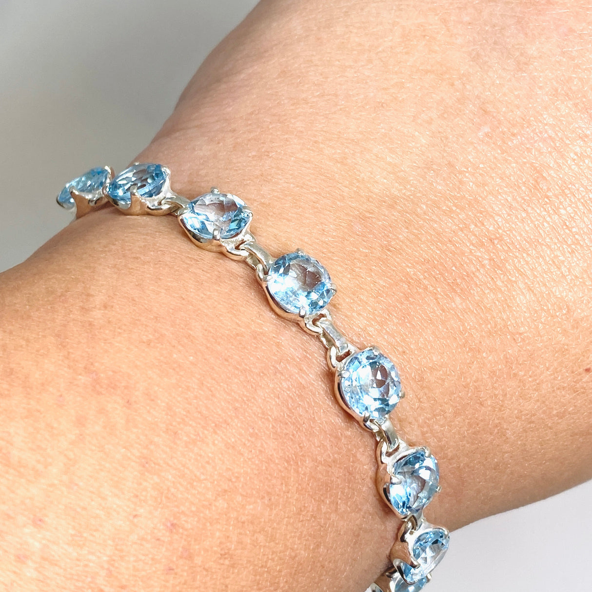 Blue Topaz Round Faceted Bracelet PBGJ003