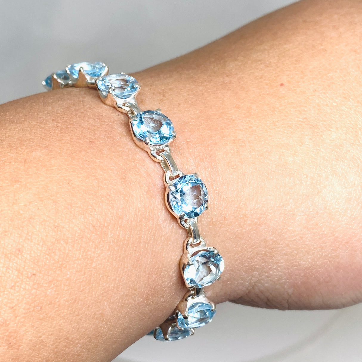 Blue Topaz Round Faceted Bracelet PBGJ003