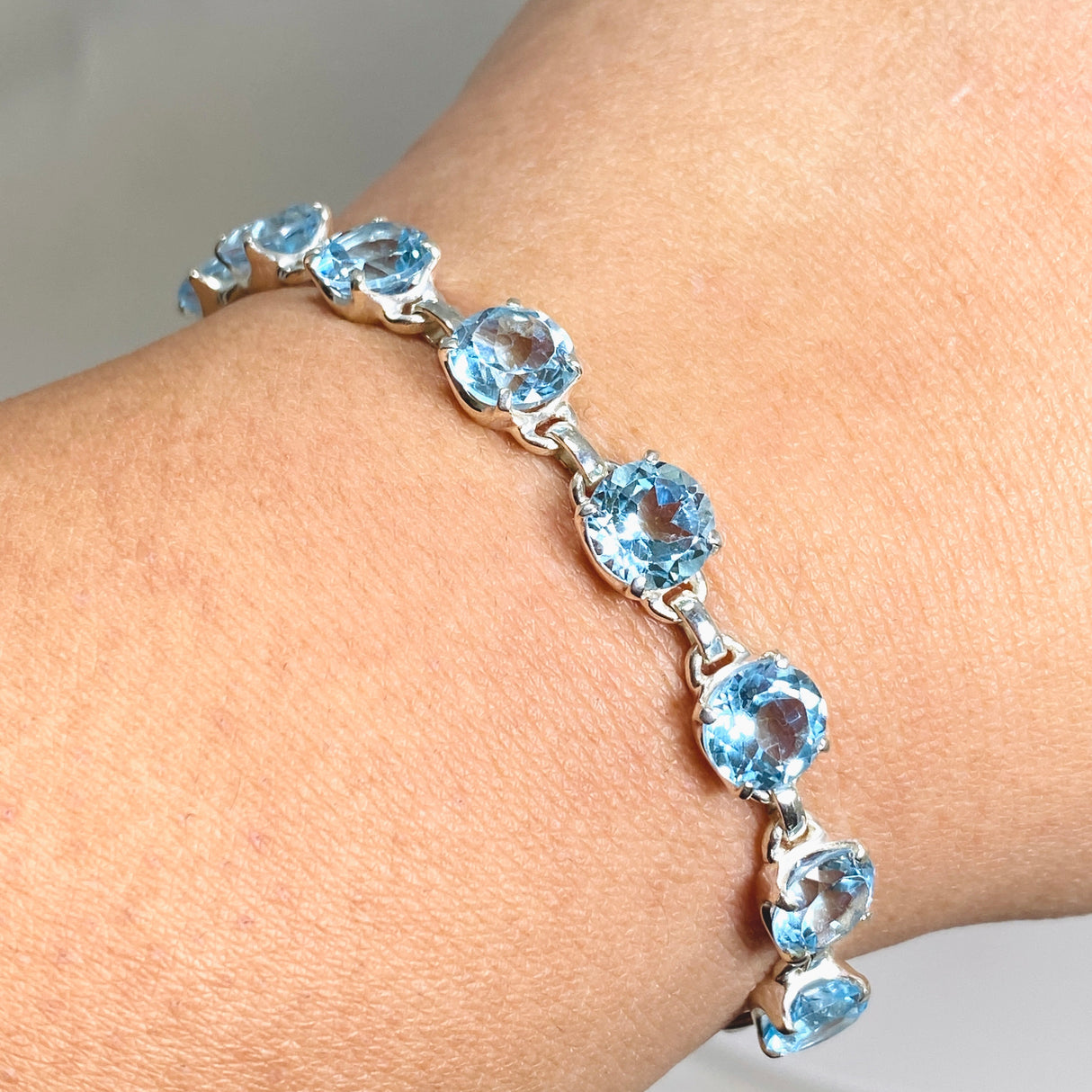 Blue Topaz Round Faceted Bracelet PBGJ003