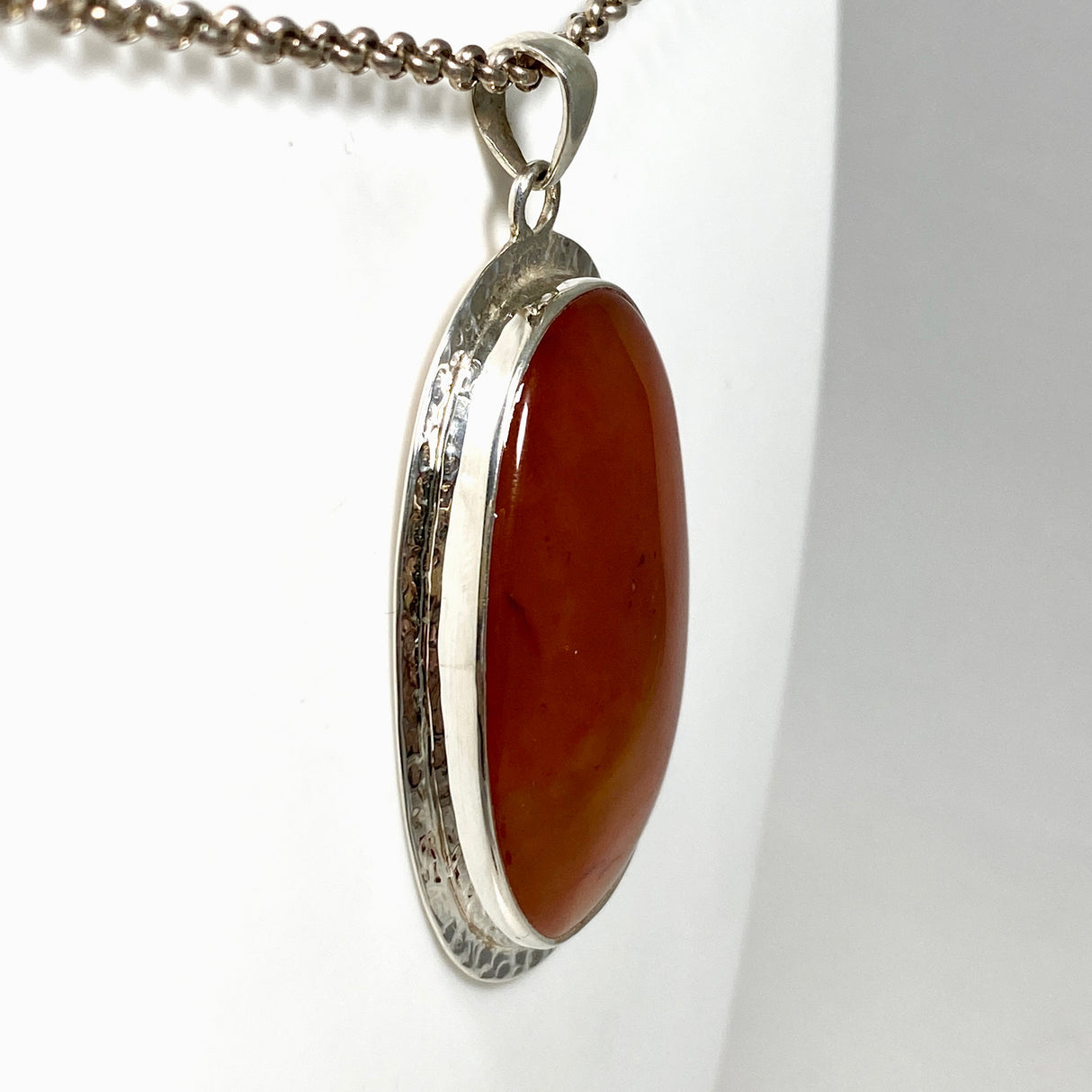 Carnelian Oval pendant in a decorative hammered setting KPGJ4579